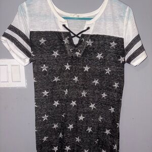 Maurices T Shirt Womens M Gray White Stars All Over Short Sleeve Lace Up V Neck